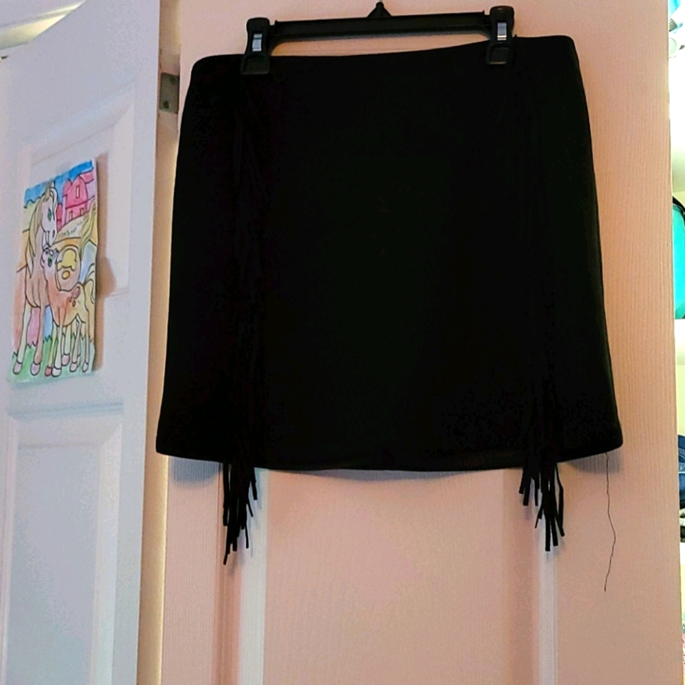 Skirt with fringe